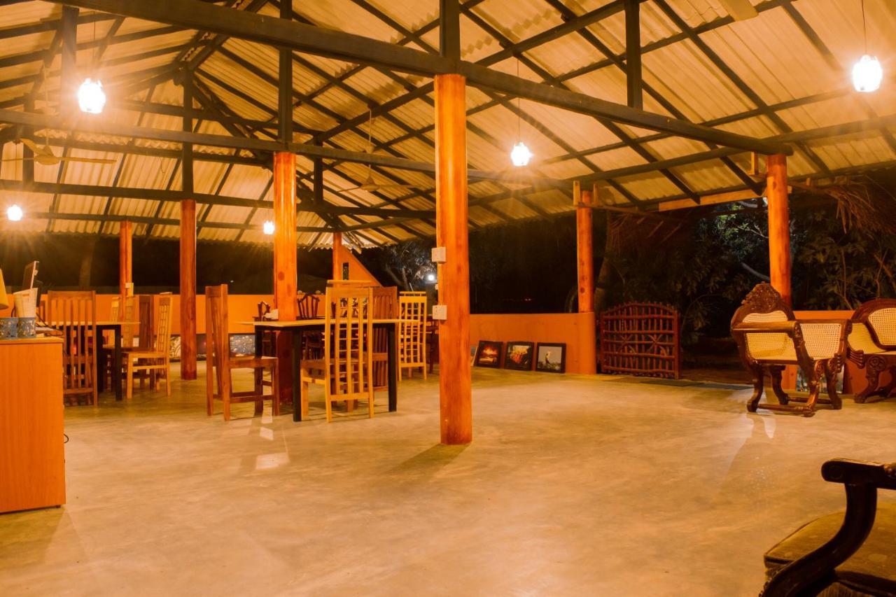 Sarada Beach Resort Tissamaharama Bagian luar foto