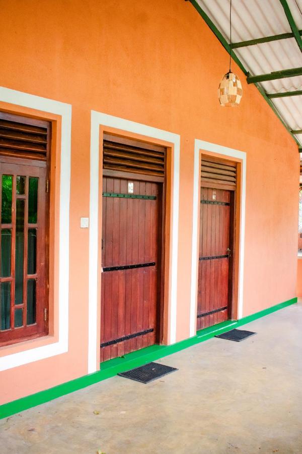 Sarada Beach Resort Tissamaharama Bagian luar foto