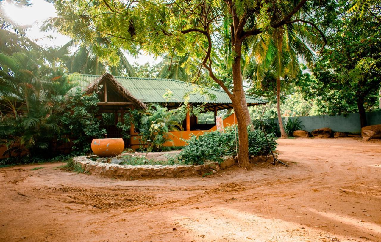 Sarada Beach Resort Tissamaharama Bagian luar foto