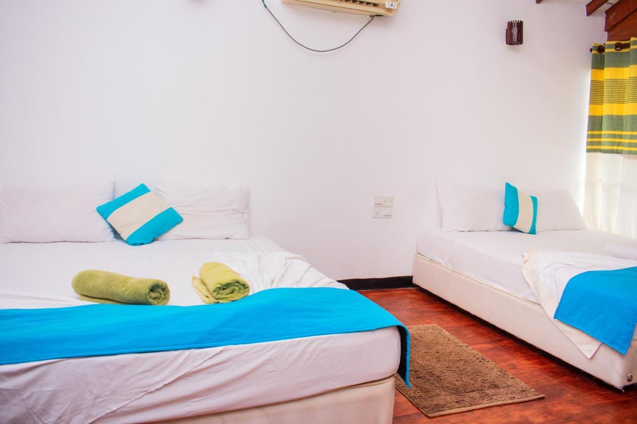 Sarada Beach Resort Tissamaharama Bagian luar foto