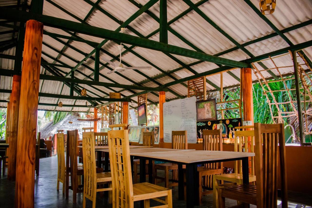 Sarada Beach Resort Tissamaharama Bagian luar foto