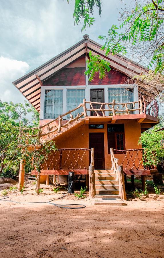 Sarada Beach Resort Tissamaharama Bagian luar foto