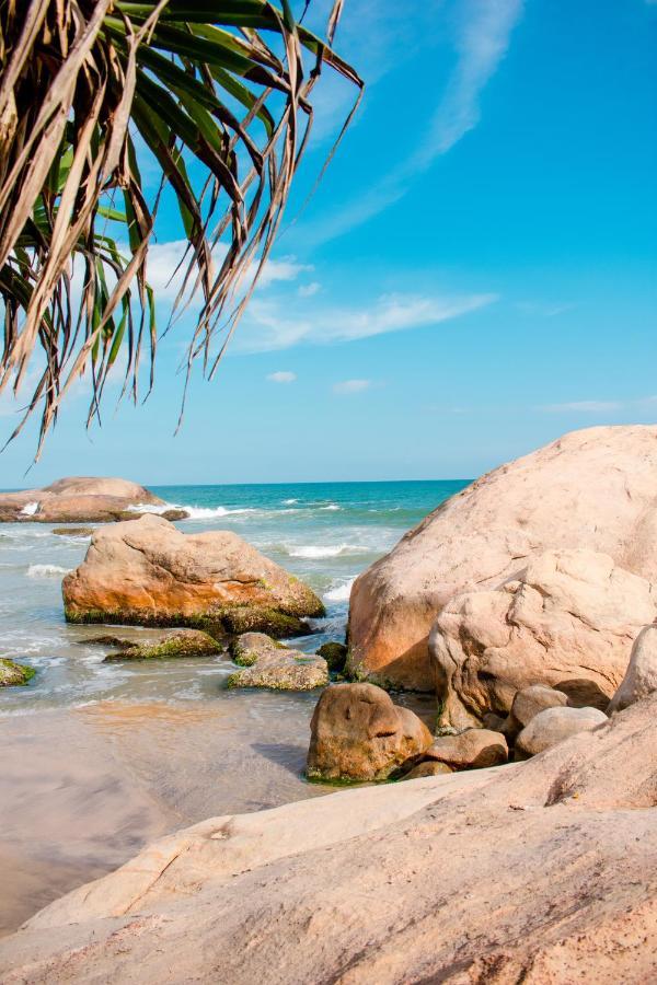 Sarada Beach Resort Tissamaharama Bagian luar foto