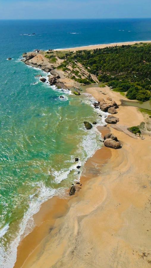 Sarada Beach Resort Tissamaharama Bagian luar foto
