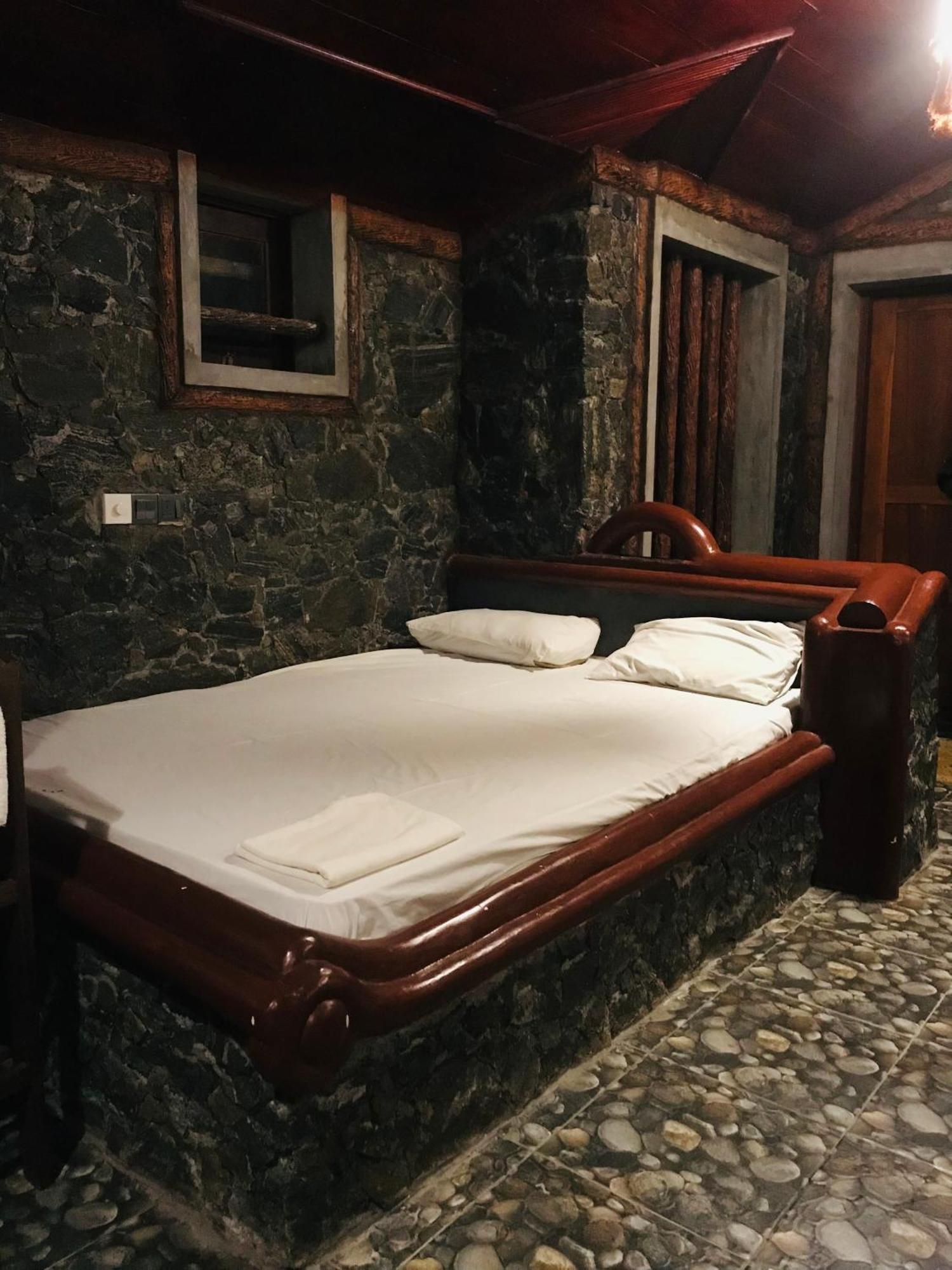Sarada Beach Resort Tissamaharama Bagian luar foto